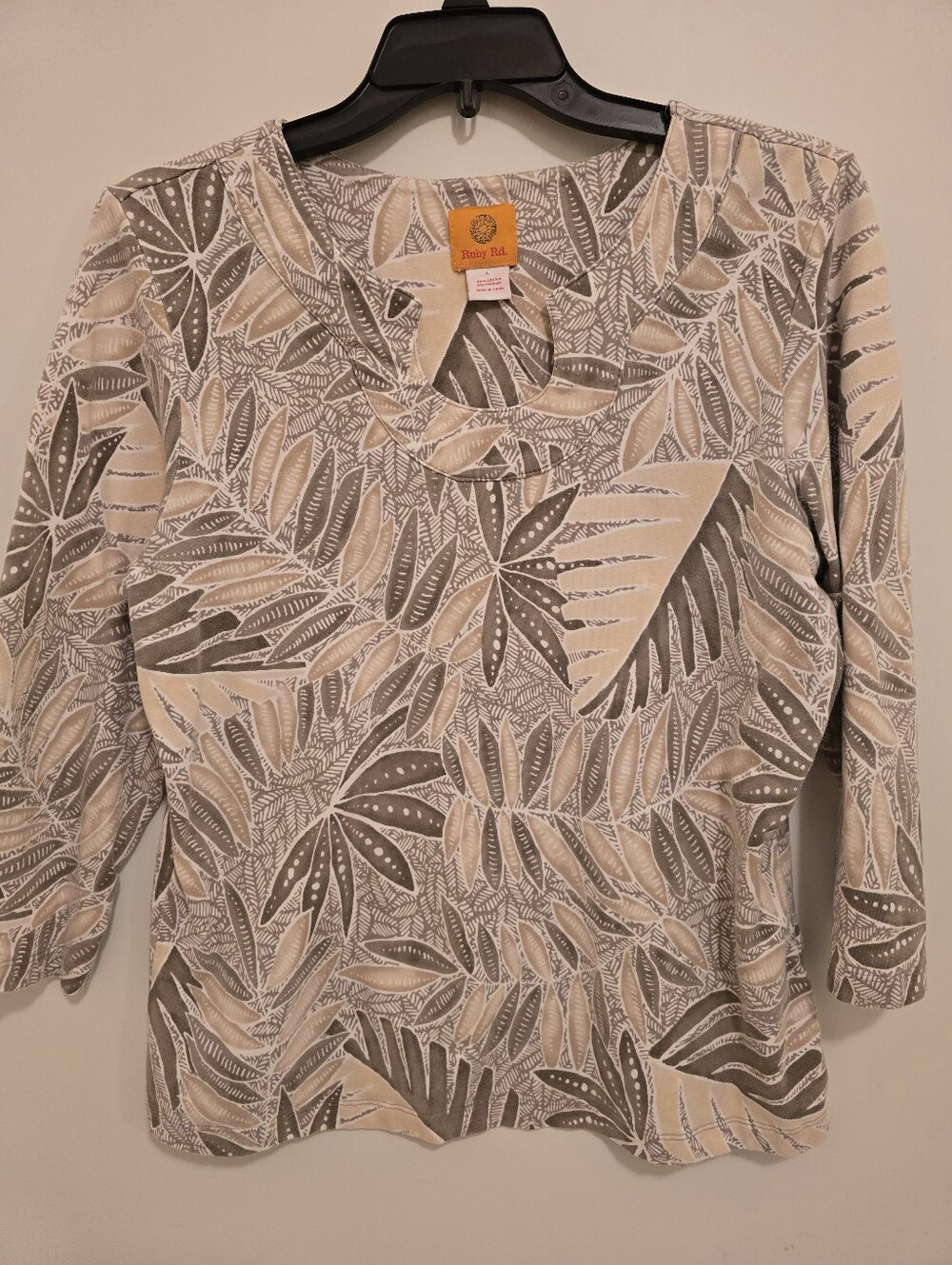 Ruby Rd Beige & Tan Leaf-Print Women's 3/4 Sleeves U-Neck Top Large